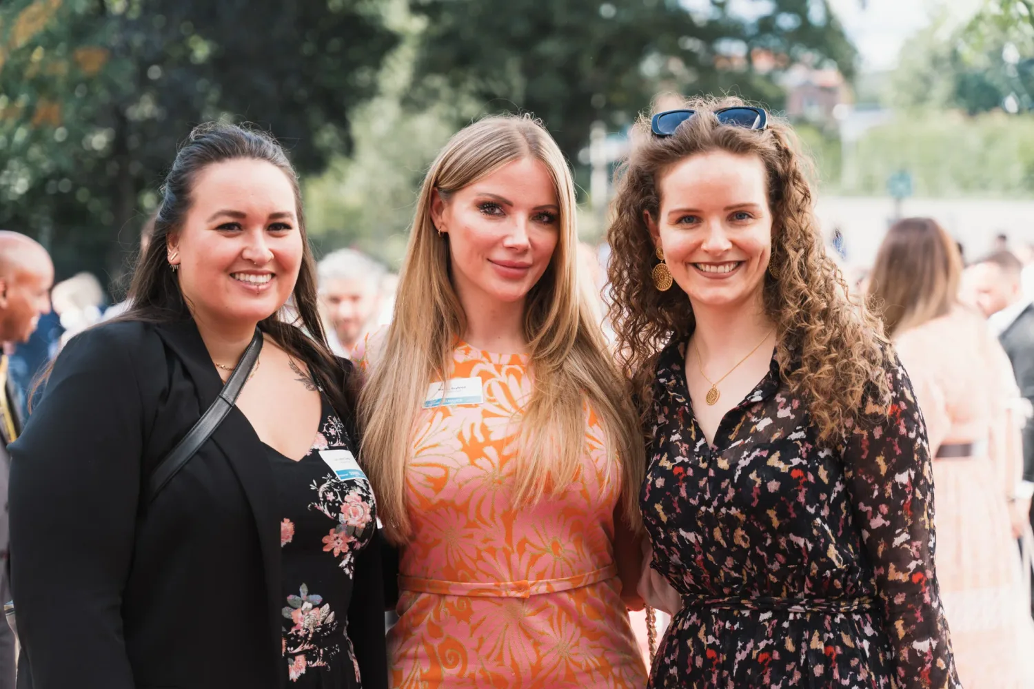 Eventfotograf Firmenfeier: entspannte Gespräche beim Sommer-Event von Robert Half und Protiviti