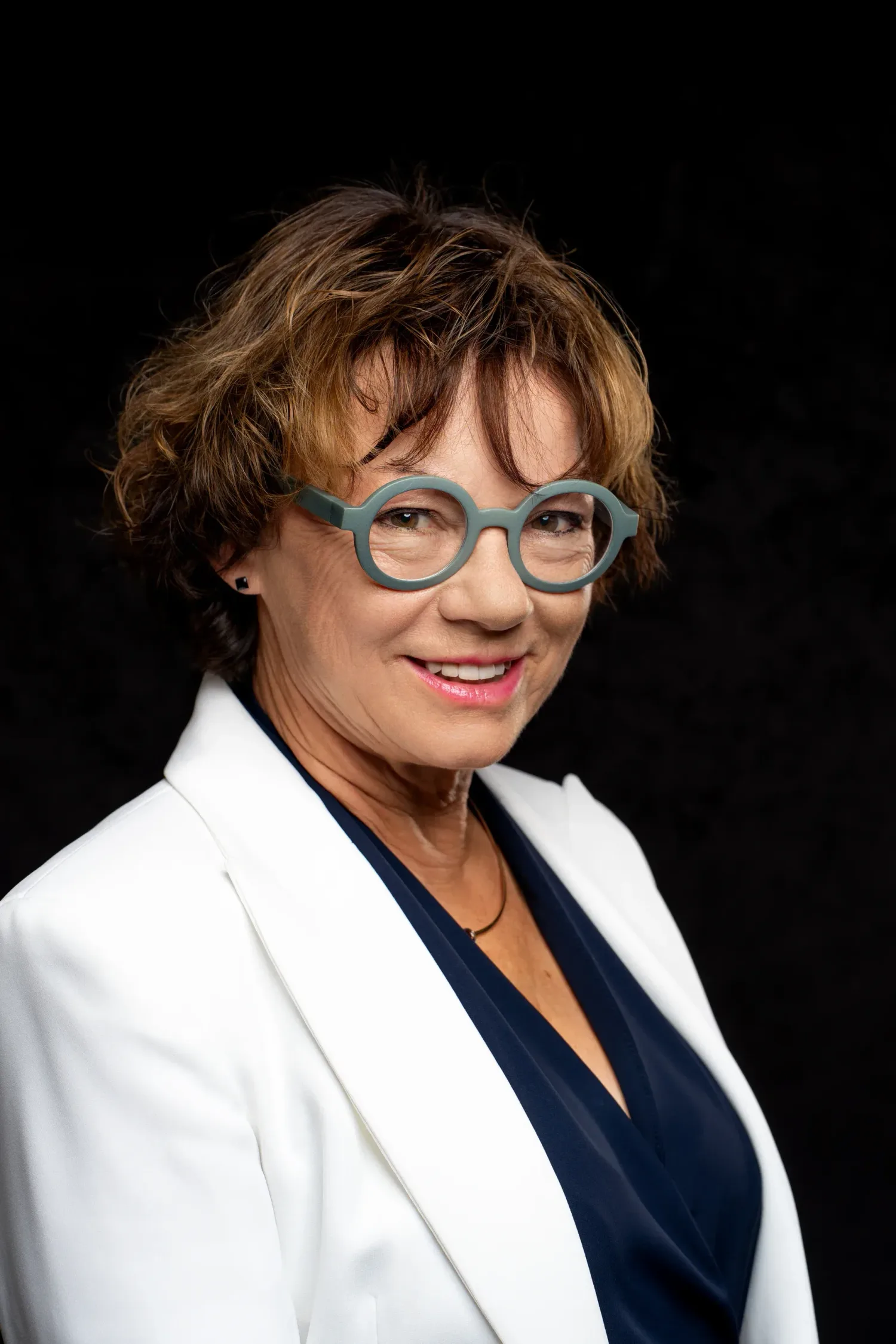 Business Portraits Aschaffenburg: Anwaltsportrait vor weißem Hintergrund