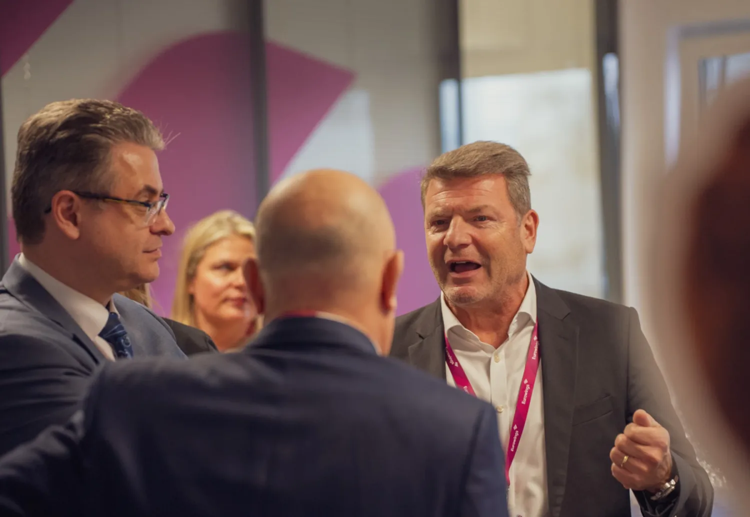 Videoproduzent bei Eurowings: Führungskräfte im Gespräch beim Empfang zum Erstflug-Event