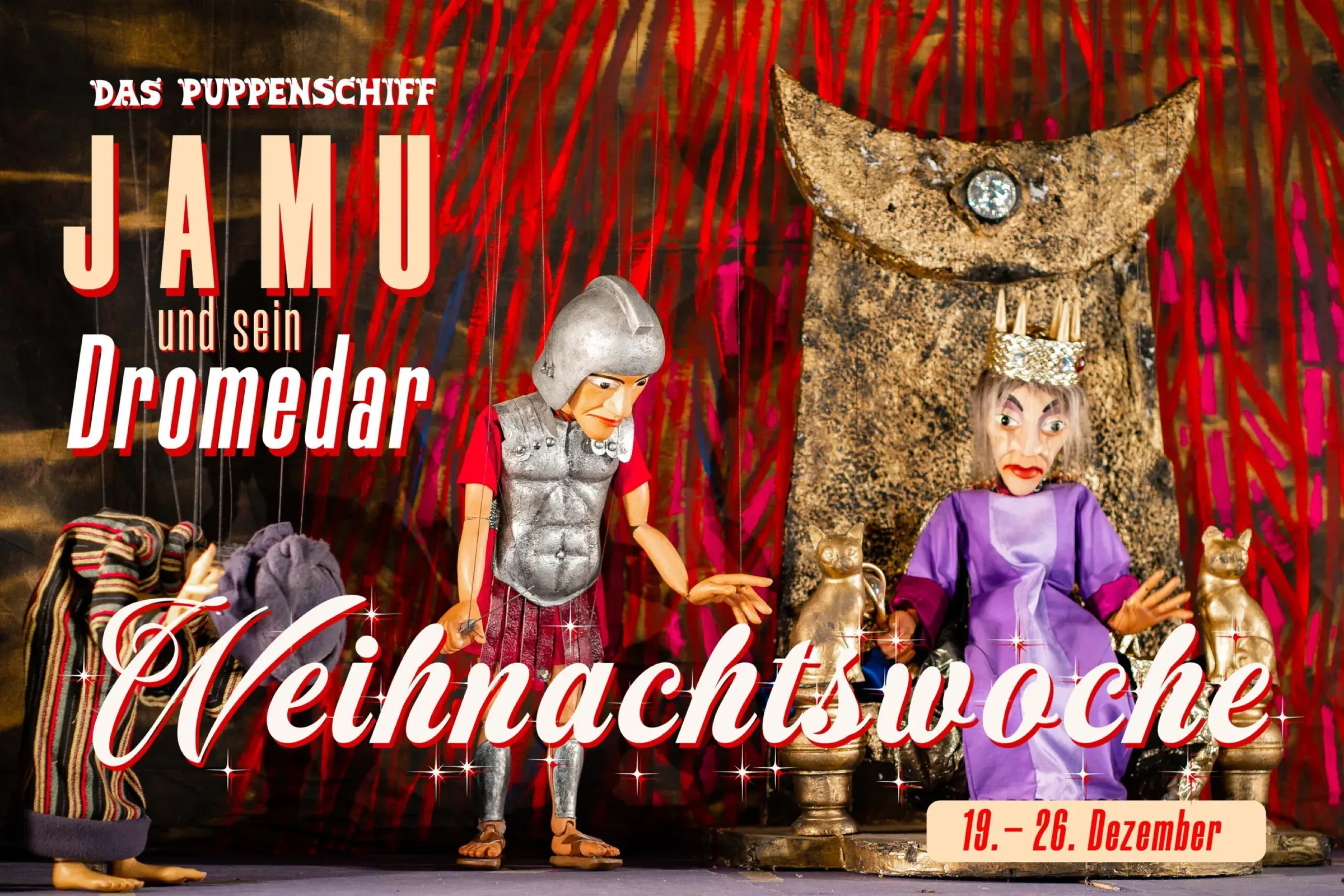 Social-Media-Kampagne Facebook-Cover 16:9: Marionette eines römischen Soldaten vor der thronenden Königin, Marionettentheater Puppenschiff