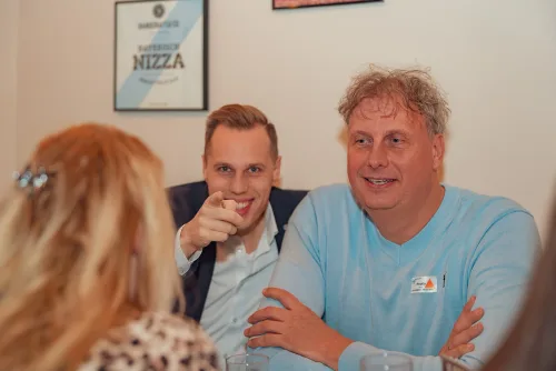 Eventvideo bei der After Work Lounge der Wirtschaftsjunioren: Gäste im Gespräch