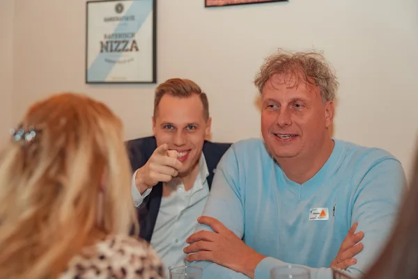 Eventvideo bei der After Work Lounge der Wirtschaftsjunioren: Gäste im Gespräch