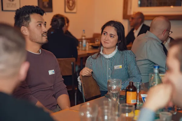 Eventvideo bei der After Work Lounge der Wirtschaftsjunioren: Gäste im Gespräch