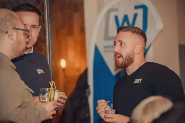 Eventvideo bei der After Work Lounge der Wirtschaftsjunioren: Gäste im Gespräch