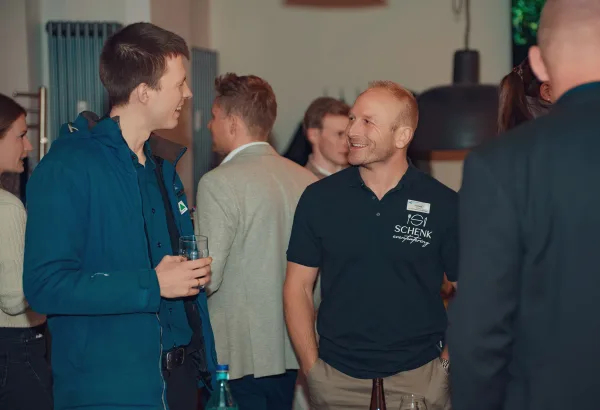 Eventvideo bei der After Work Lounge der Wirtschaftsjunioren: Gäste im Gespräch