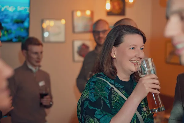 Eventvideo bei der After Work Lounge der Wirtschaftsjunioren: Gäste im Gespräch