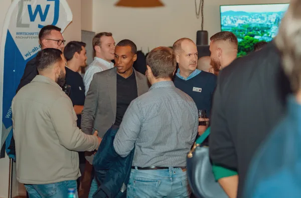 Eventvideo bei der After Work Lounge der Wirtschaftsjunioren: Gäste im Gespräch