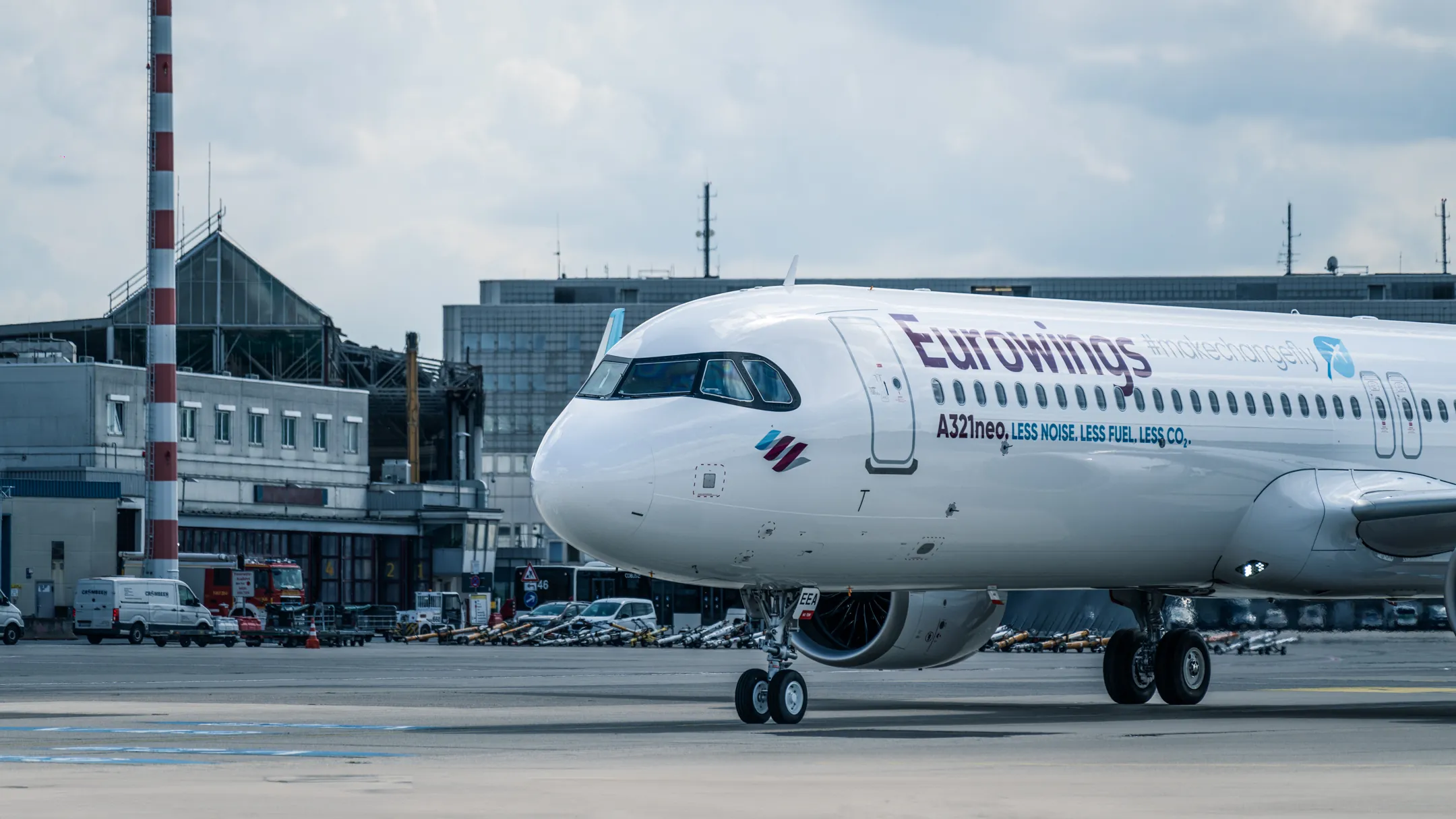 Fotoproduktion für Eurowings: Rollen des Airbus A321neo nach der Landung