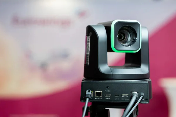 Livestream mit PTZ-Kameras: die Regie für das Eurowings Townhall Event