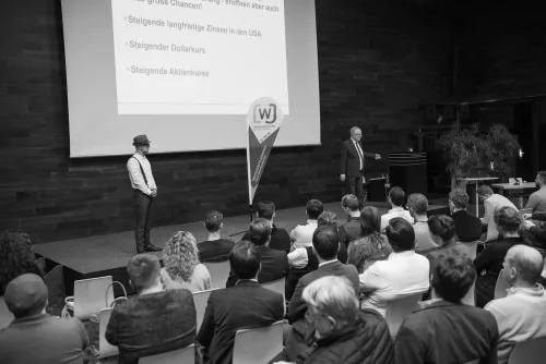 Eventfotograf Konjunkturprognose 2025: Zuhörer beim Vortragsabend, Rhein-Main-Region