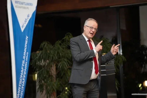 Eventfotograf Konjunkturprognose 2025: Zuhörer beim Vortragsabend, Rhein-Main-Region