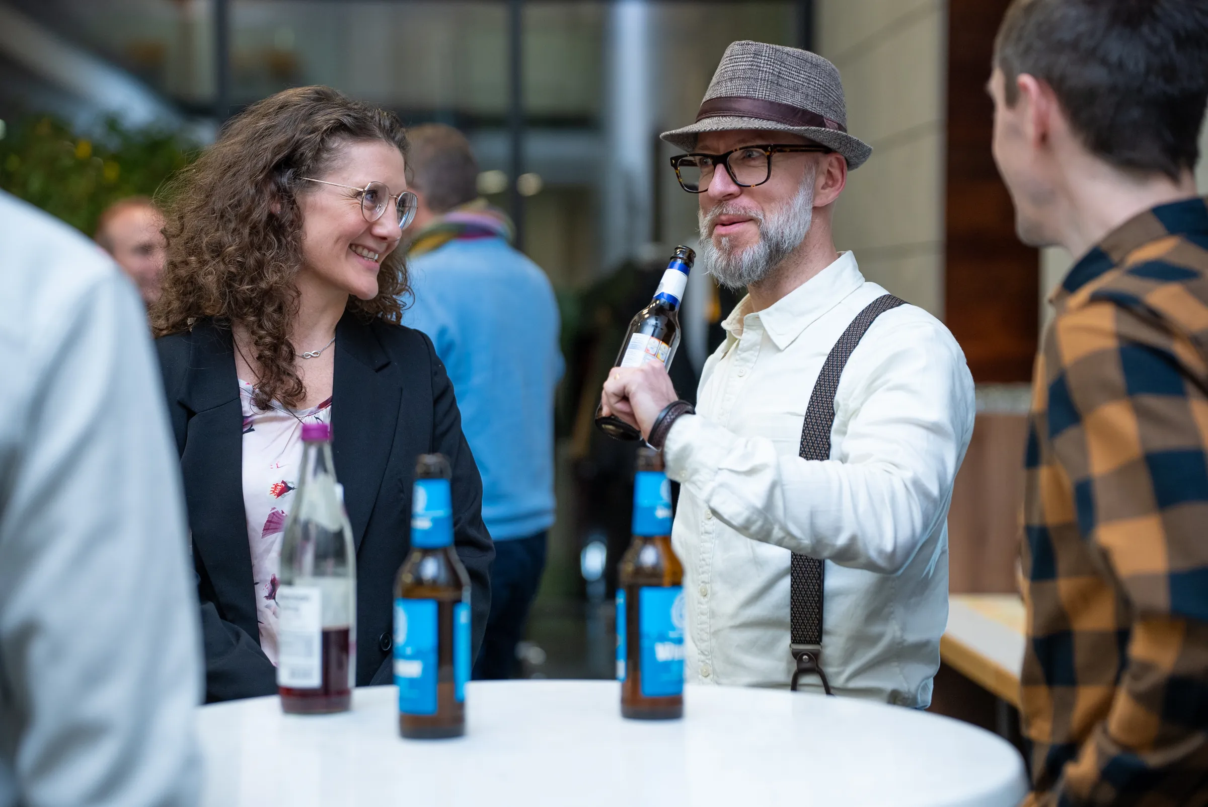 Eventfotograf Konjunkturprognose 2025: Networking vor dem Vortrag, Rhein-Main-Region