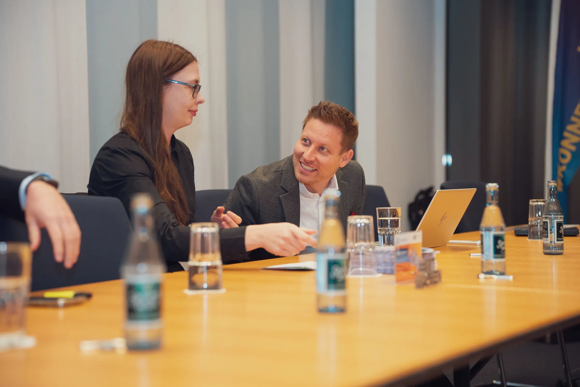 Eventfotografie Mitgliederversammlung: Wirtschaftsjunioren im Gespräch