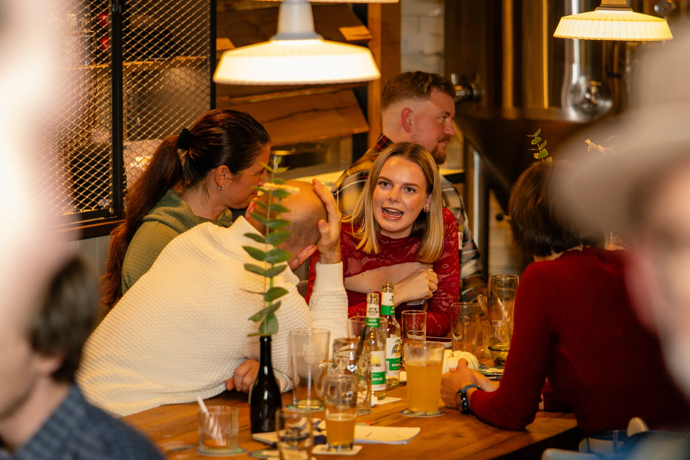 Eventfotograf beim Netzwerkabend der Wirtschaftsjunioren: Vorstellungsrunde am Tisch