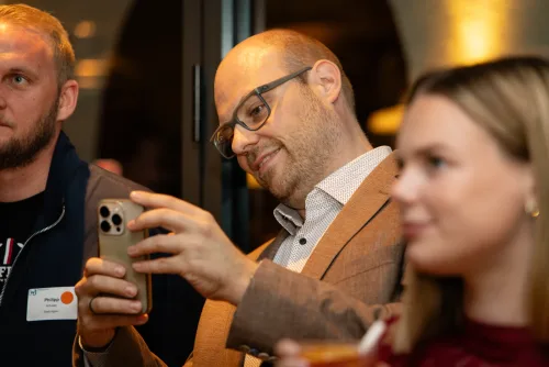 Eventfotograf beim Netzwerkabend der Wirtschaftsjunioren: Begrüßung im SCHWIND am Dalberg