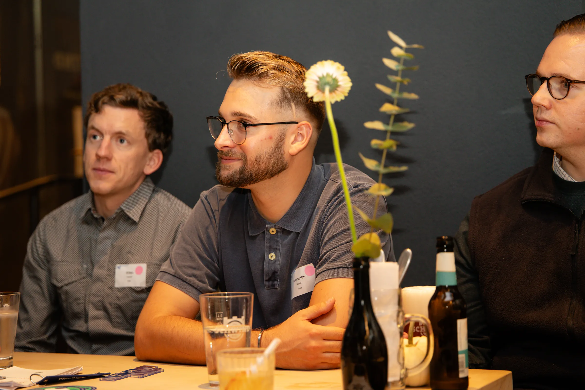 Eventfotograf beim Netzwerkabend der Wirtschaftsjunioren: Vorstellungsrunde am Tisch