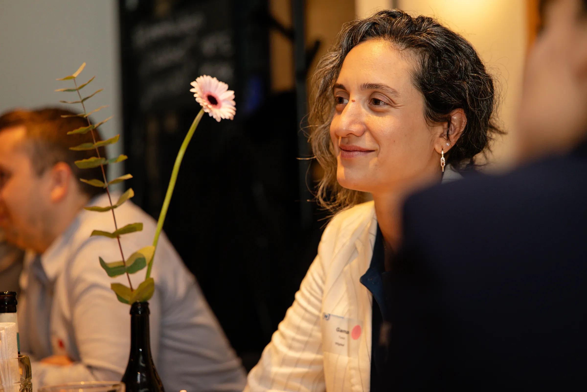 Eventfotograf beim Netzwerkabend der Wirtschaftsjunioren: Vorstellungsrunde am Tisch
