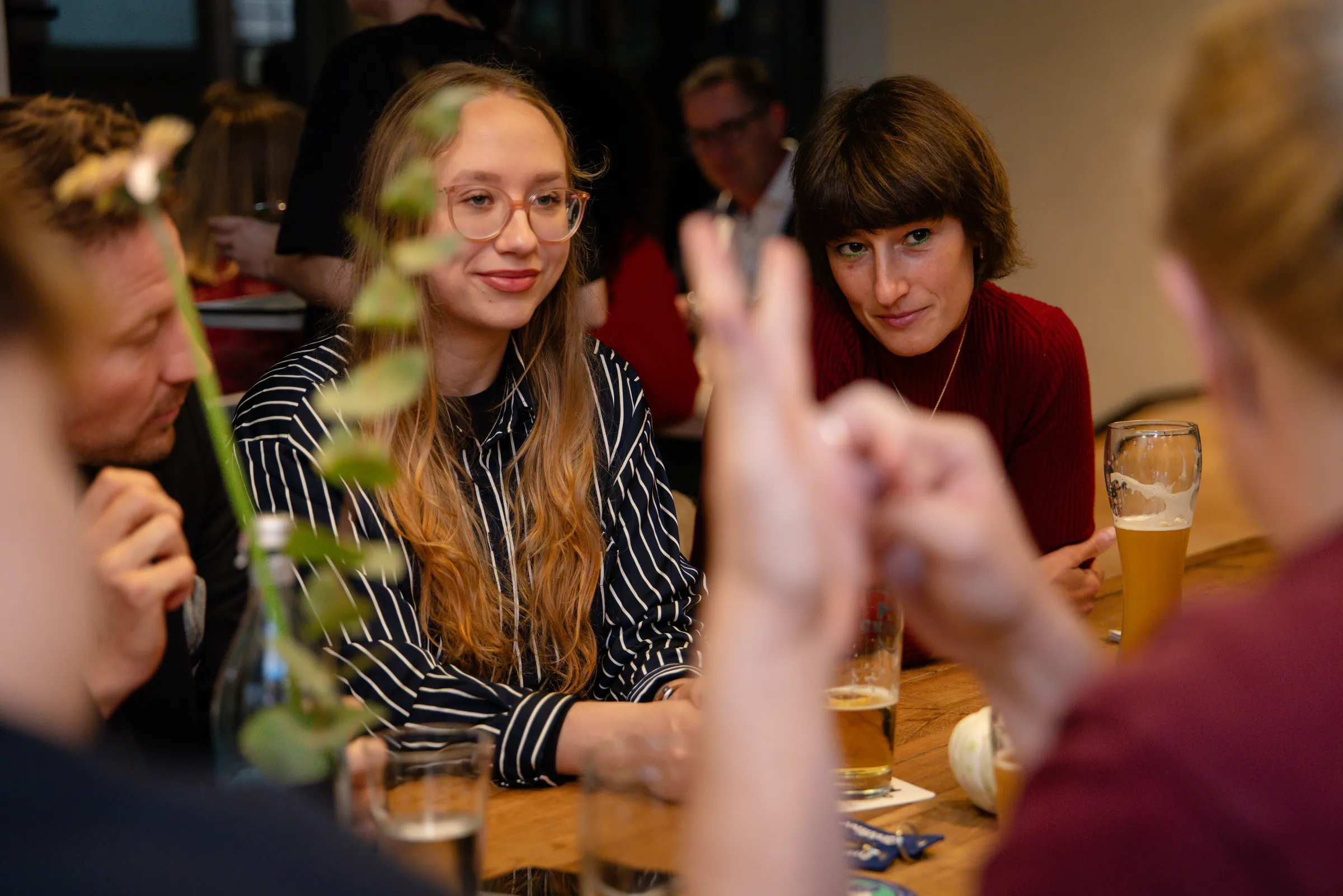 Eventfotograf beim Netzwerkabend der Wirtschaftsjunioren: Vorstellungsrunde am Tisch