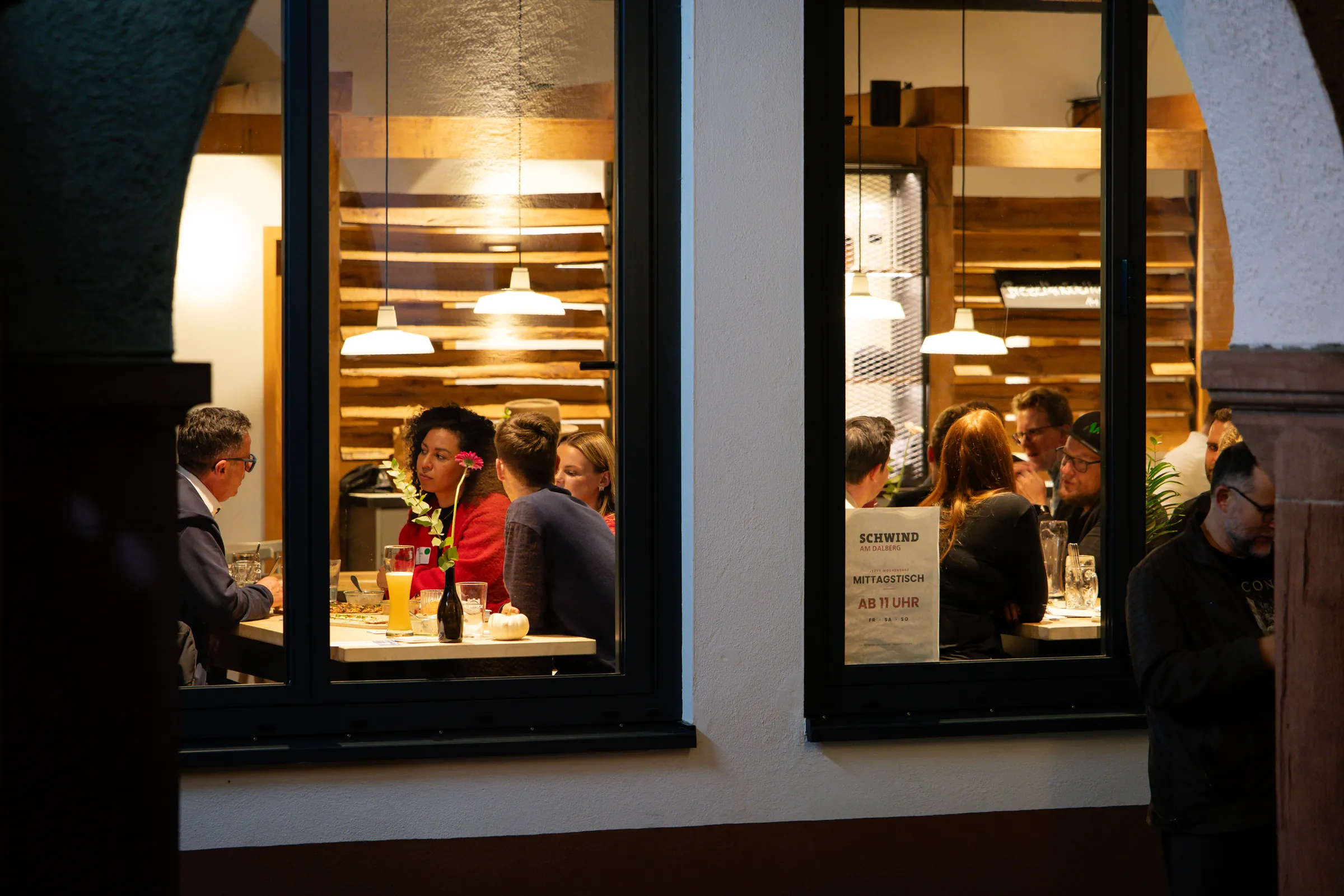 Eventfotograf beim Netzwerkabend der Wirtschaftsjunioren: Vorstellungsrunde am Tisch