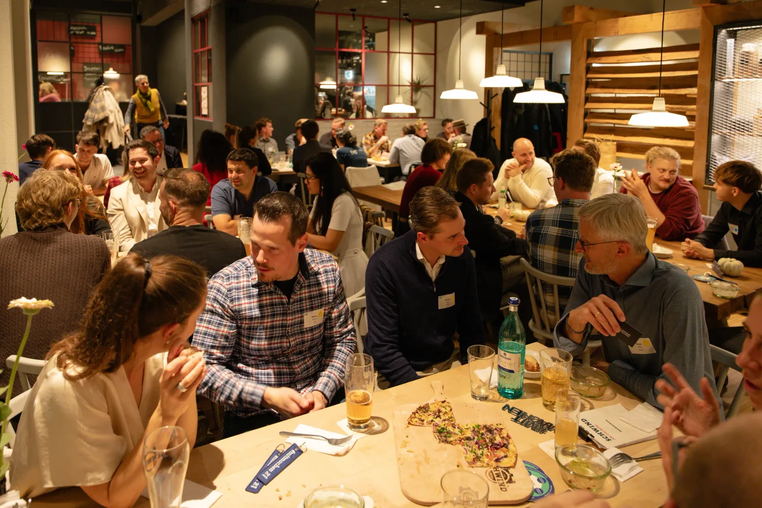 Eventfotograf beim Netzwerkabend der Wirtschaftsjunioren: Vorstellungsrunde am Tisch